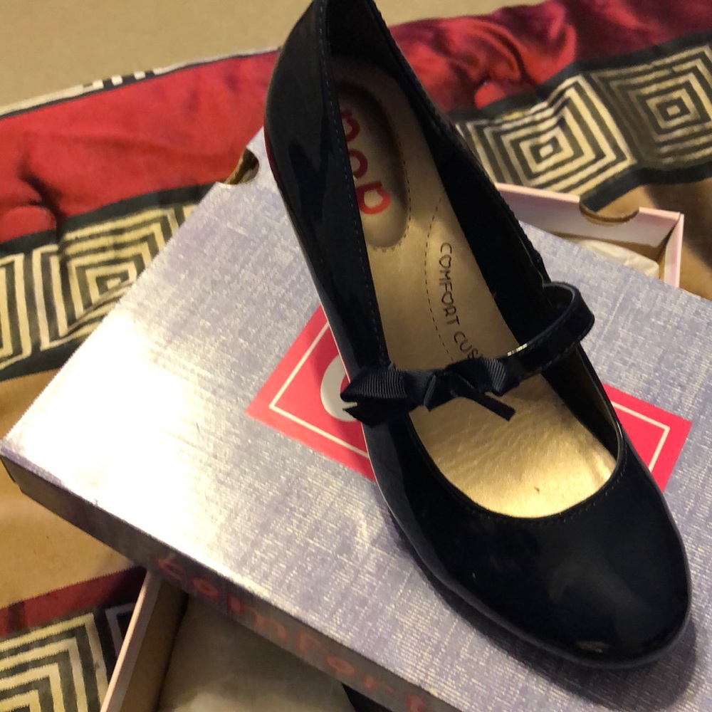 Like new Navy small heel